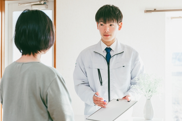 見積もりに伺う作業スタッフ